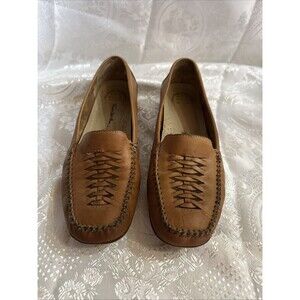Thom McAn Women's Light Brown Leather Woven Flat Slip On Shoes Loafers Sz 9